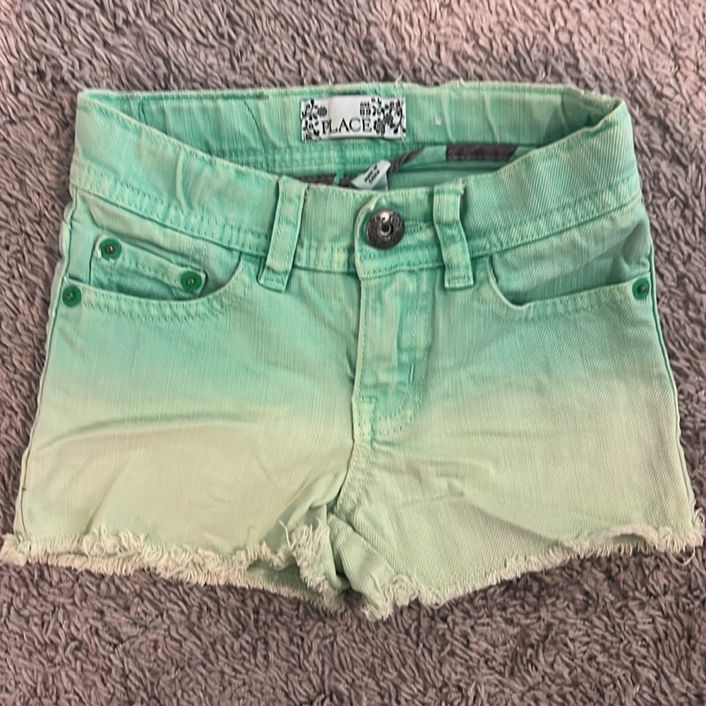 Children’s place shorts size 5 ( adjustable band on waist )